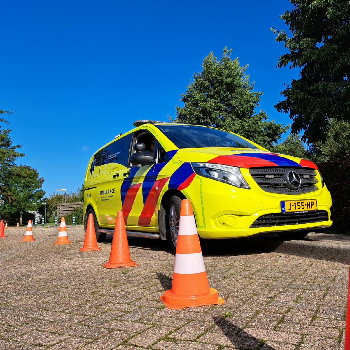 Aankomende 2 weken mag ik 2 rijopleidingen verzorgen voor @AmbuAmsterdam voor rapid responders. Gezamenlijk gestart op <a href="/OTCRij/">OTCRij</a> met <a href="/ggdkennemerland/">GGD Kennemerland</a>. In het kader van "samen sterker" weer een mooie samenwerking. Benieuwd welke RAV's nog meer gaan aansluiten..😉👍