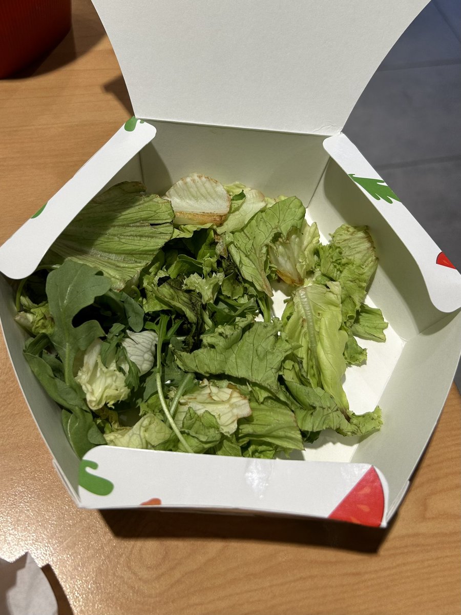drcaru's tweet photo. Increíble la estafa de la ensalada de @McDonalds en Paris Orly una mierda.

Incredible @McDonalds salad scam in Paris Orly, shit.

Incroyable arnaque à la salade @McDonalds à Paris Orly, merde. https://t.co/Yd5ucNljtZ