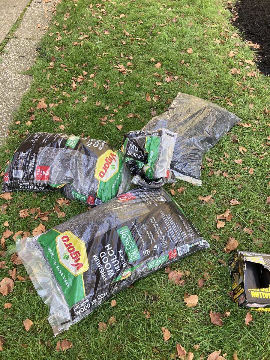 On Friday, September 15th, volunteers from MOEN worked with Rebuilding Together Northeast Ohio staff to mulch and maintain landscaping at The Haven Home, a shelter for women in Cleveland. Thank you to everyone who came out!