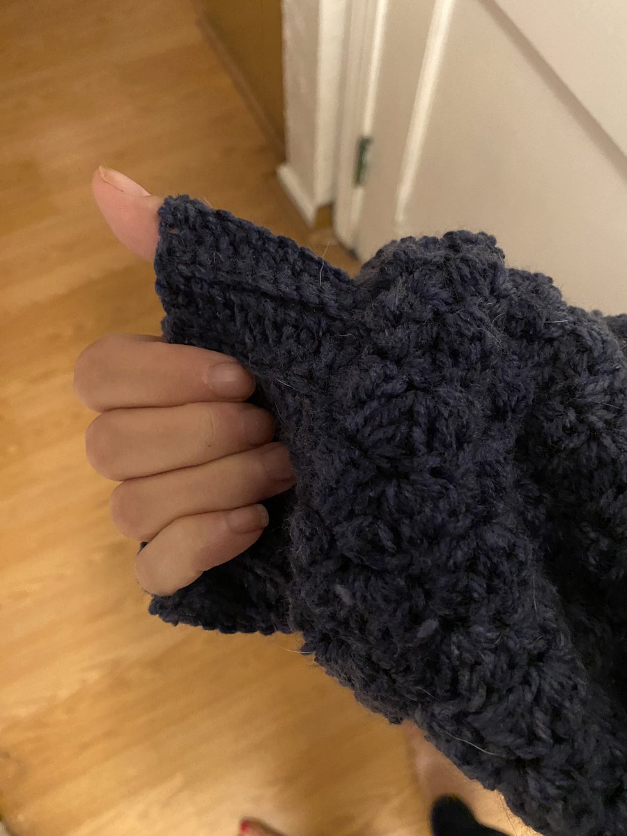 katjamb's tweet photo. I crocheted a chonky sweater with pocketssss #crochetersofx #crochetersoftwitter https://t.co/v49Z7xn4vt