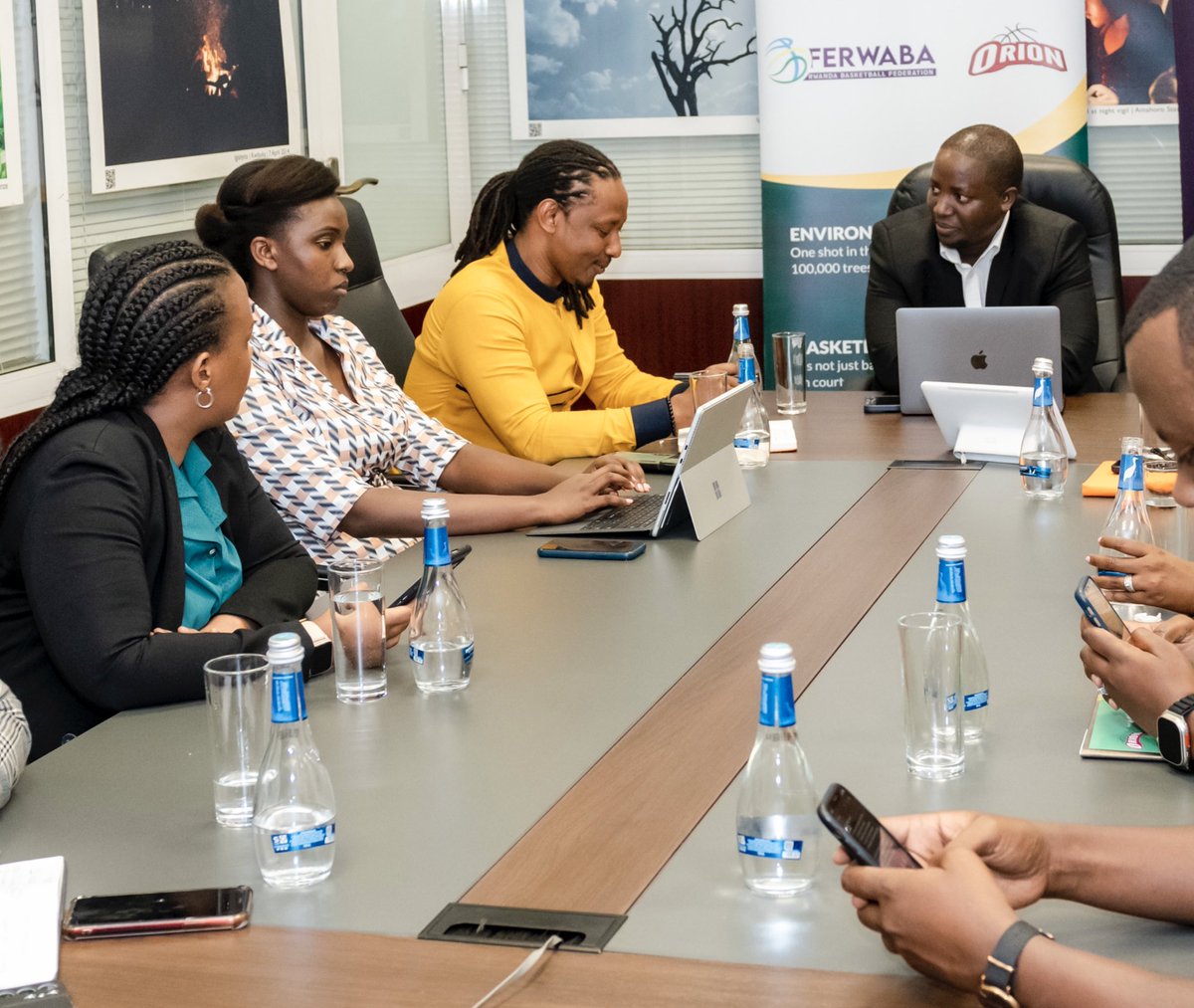 Today, PS <a href="/PatKarera/">Patrick Karera</a> met with <a href="/ferwabaRW/">FERWABA 🏀🇷🇼</a> and <a href="/orionbbc/">Orion Basketball Club</a>. 

At the meeting, the Ministry signed an MoU to partner on the upcoming Tree Planting Season and involving the basketball community in Rwanda.

#GreenRwanda🇷🇼🌿