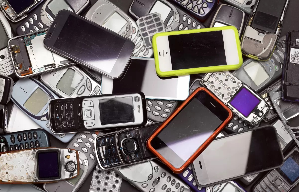 NorthfieldRoads's tweet photo. Yes!  We accept old cell phones, pagers, batteries, ink and toner cartridges, and more at our recycling center at 237 Melvin Drive in Northbrook.  Sorry, we do not accept TV or computer monitors.  #recycling https://t.co/M8Q2xaP62b