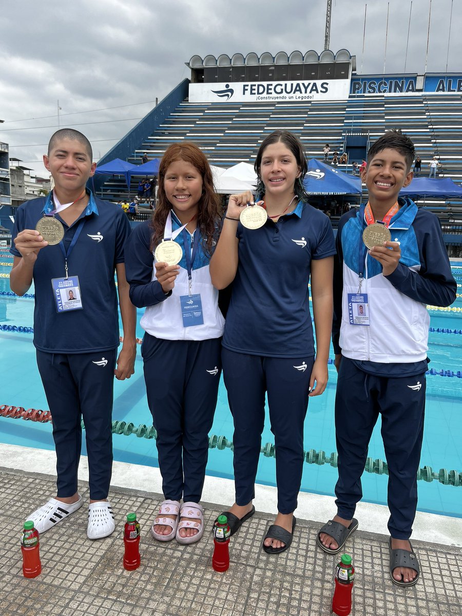 Fede_Guayas's tweet photo. ¡🏊‍♀️🥇 EN RELEVOS🥇🏊‍♀️!

🔜 XV JUEGOS NACIONALES DE MENORES GUAYAS 2023

En la prueba 9 de los 4x50 combinados mixtos de los relevos, Guayas se quedó con la medalla de ORO.

Competidores: 

✅Roger Rodríguez
✅Luciana Piechestein
✅Anahy  Salazar 
✅Matías Verá

#GuayasCompite 💯 https://t.co/CdS5BIgA8I