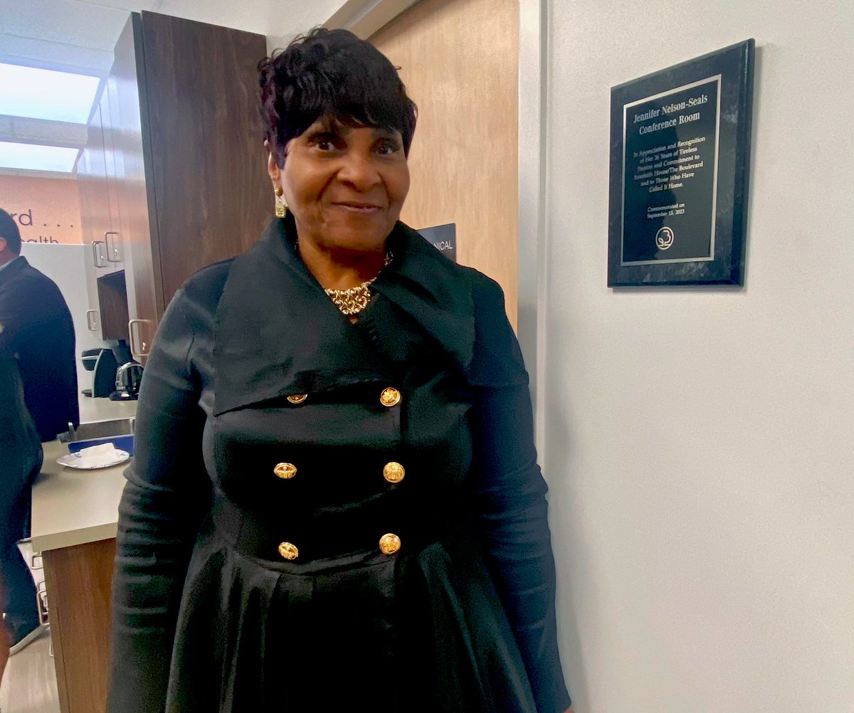 CovenantHouseIL's tweet photo. The Boulevard has dedicated a conference room to our Chief Operations Officer, Jennifer Nelson-Seals, to commemorate her 26 years of service to their agency! Her years of service have touched the lives of countless people in the Chicago area. We're lucky to have her at CHIL 💙 https://t.co/i1OiTJxhd0