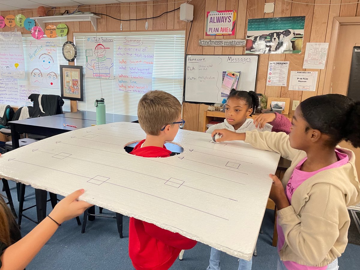 TimbercrestElem's tweet image. Check out our 4th grade students enjoying Science rotations throughout the classrooms today! 🧪 🌎 🌙 ☀️ #vcsscience