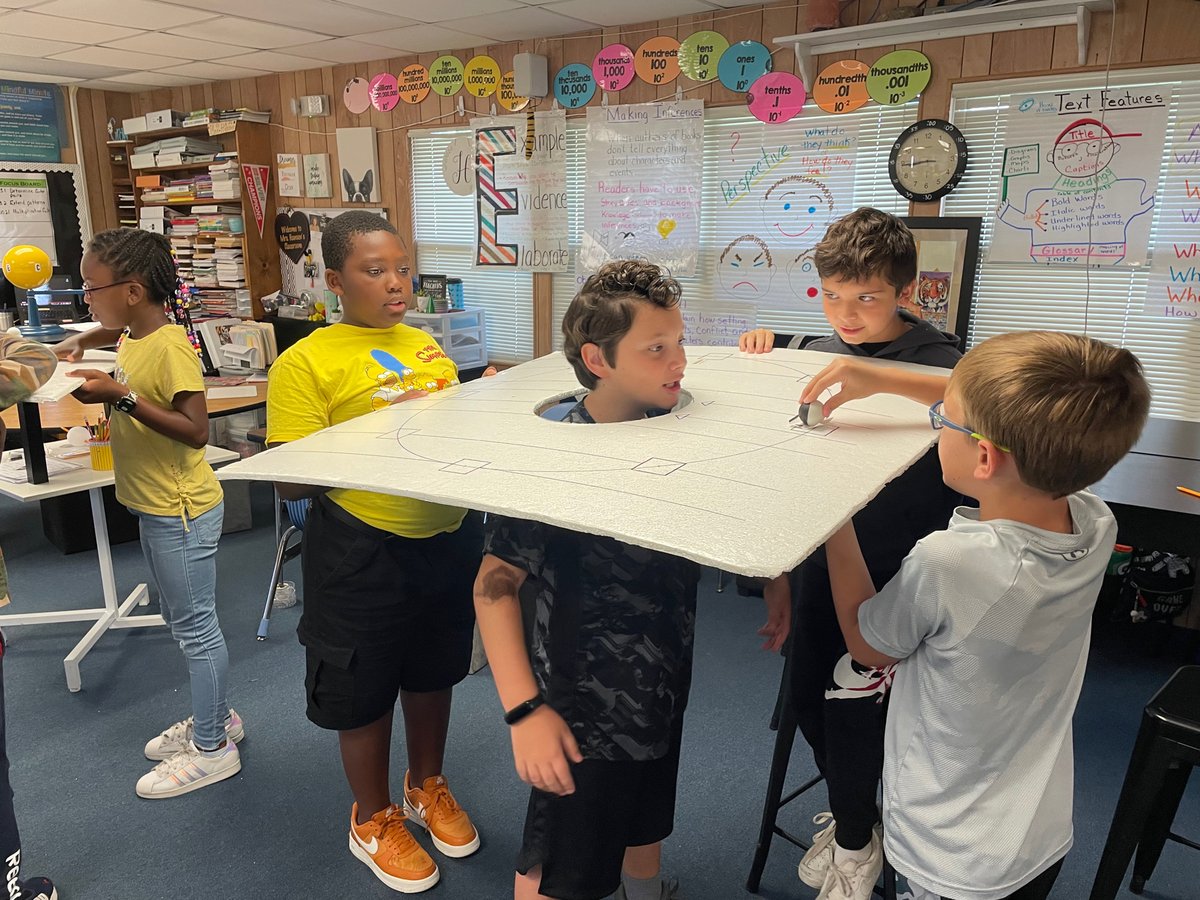 TimbercrestElem's tweet image. Check out our 4th grade students enjoying Science rotations throughout the classrooms today! 🧪 🌎 🌙 ☀️ #vcsscience