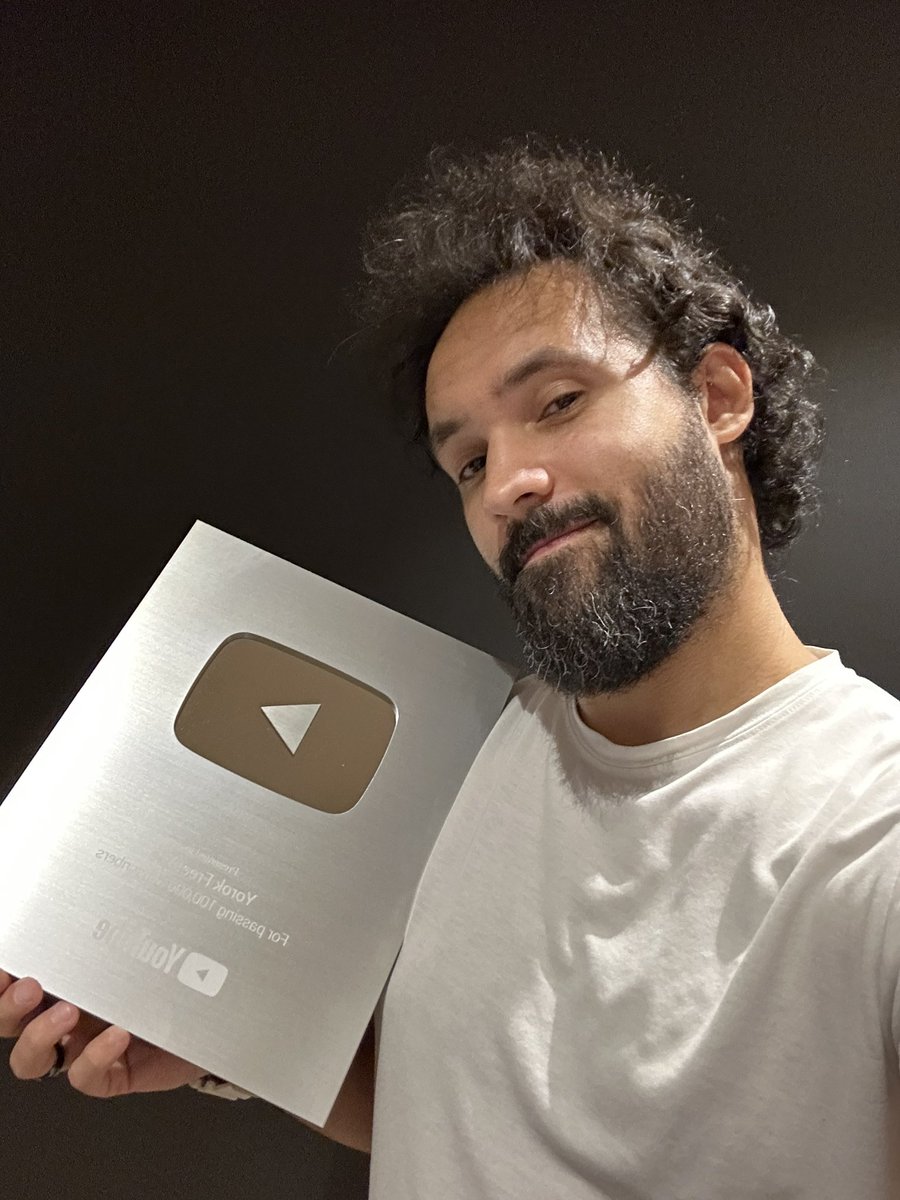 YorokFreestyle's tweet photo. 100,000 Subscribers YouTube shield 😍 درع اليوتيوب لل١٠٠،٠٠٠ مشترك 😇🙏🏻❤️ https://t.co/QZeNgqAyGw