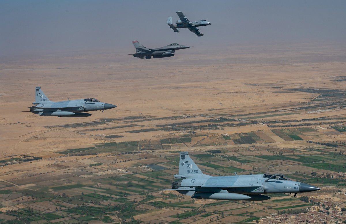 USAFCENT's tweet image. .@usairforce F-16s, A-10s and coalition aircraft fly in a formation during Exercise Bright Star 2023 in Cairo, Egypt. 

Bright Star 2023 is a multilateral @CENTCOM exercise held with the Arab Republic of Egypt.
#PartnerForStrength
@EgyArmySpox @USEmbassyCairo