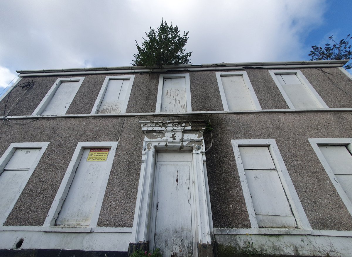 So after all these years rotting away there are plans to bring back into use as 2 homes with more to be built nearby #HousingCrisis Plans in #DerelictIreland do regularly fall by the wayside but 🤞 Nicholas Lane, Cork City