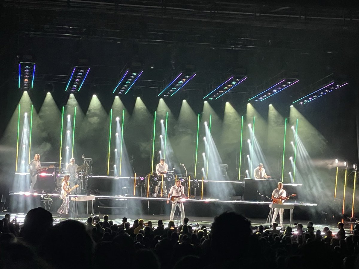 DanRed91's tweet image. After two decades I finally got to see @PostalService live. Give Up is easily the album I’ve listened to the most in my life and seeing it played was one of the most special experiences I’ve had.