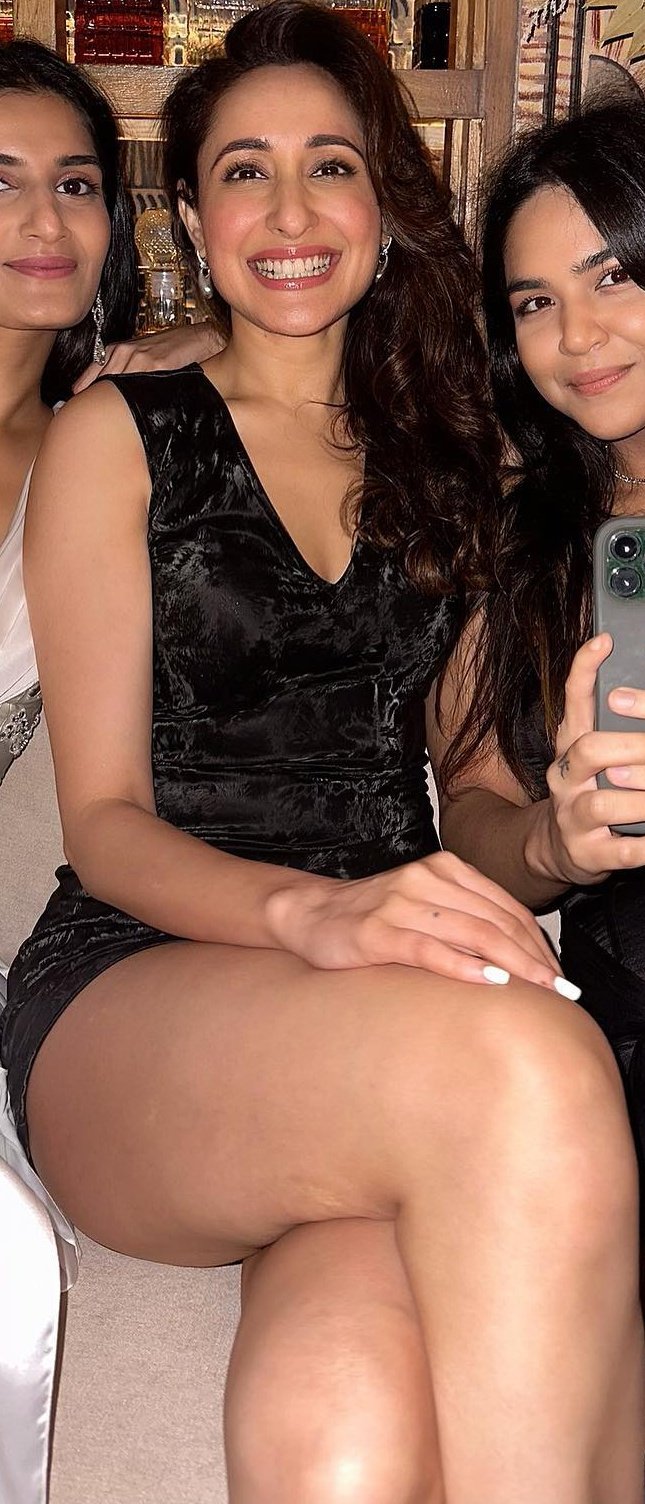 F6Uq4zIbQAAi9Hr?format=jpg&name=large