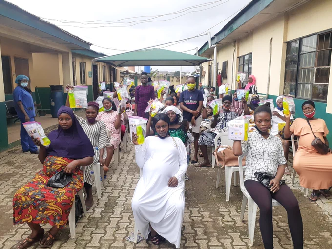 nighealthwatch's tweet photo. The high prevalence of maternal death in Nigeria has been linked to inequities in access to health services during childbirth.
In this #NHWTorchLight piece, @Nonso_Kenneth_ discusses the strategy explored by @SAFER_HANDS to address this issue.
Find out: https://t.co/PhzNVflGkr https://t.co/QSJeGPiJkB