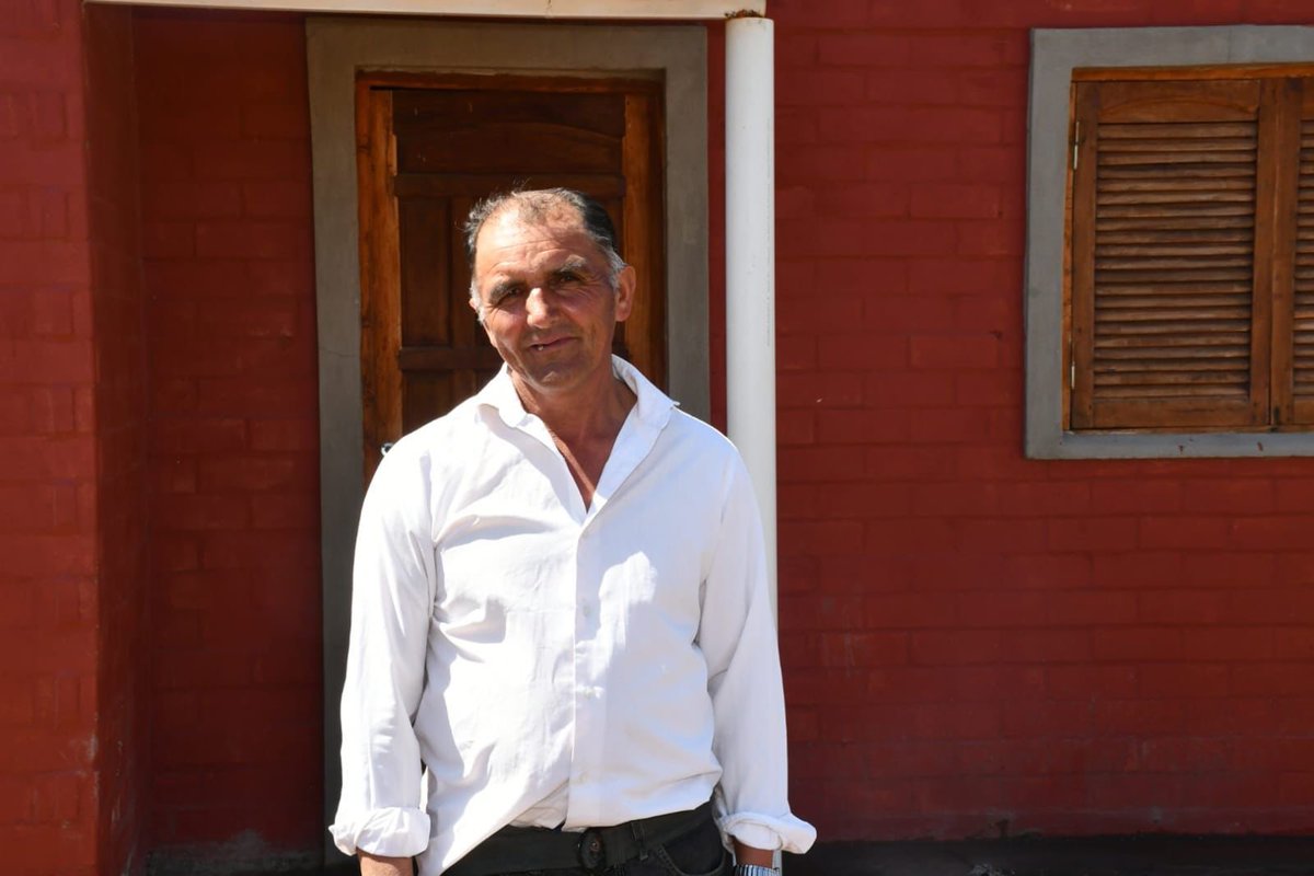 GobiernoSDE's tweet photo. Continúa el #Desarrollo para familias de #SoldeJulio 👨👩👧👏🏼
🏠El gobernardor entregó #ViviendasSociales a familias de Sol de Julio. La ceremonia fue en el domicilio de Santos Herrera, donde se hizo la entrega de llaves 🔑 https://t.co/QJbHNXRI7S