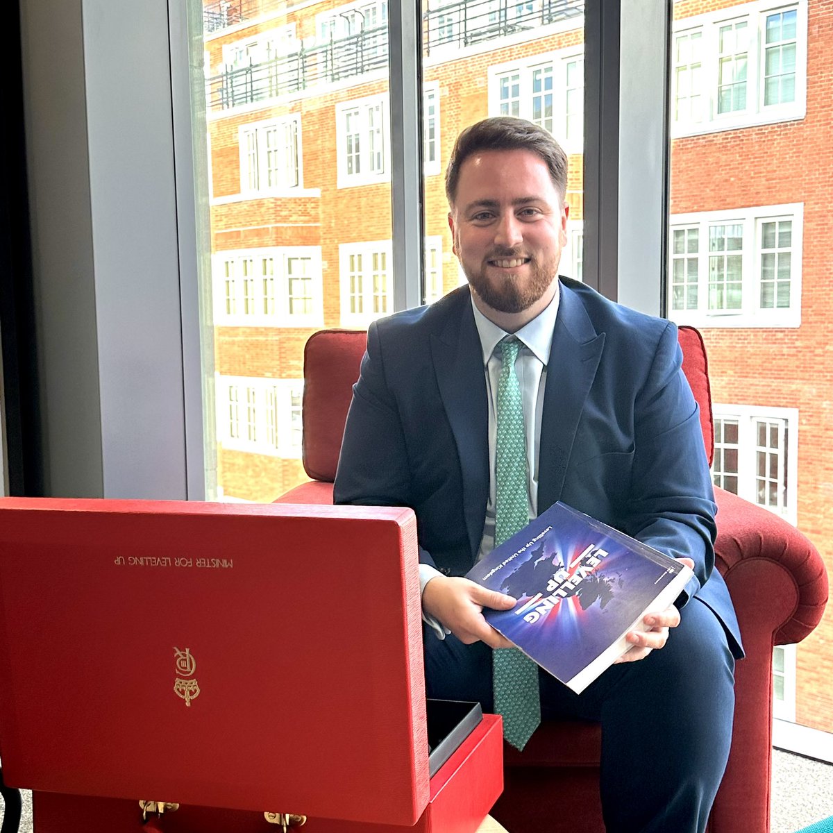 jcbyoung's tweet photo. I am deeply honoured to have been appointed Levelling Up Minister and join the great team at @LUHC. 

Having worked in the department as a PPS and Whip, I know from experience how dedicated they are in ensuring every corner of the UK sees the benefits of Levelling Up. 🆙 https://t.co/suATOWpQou