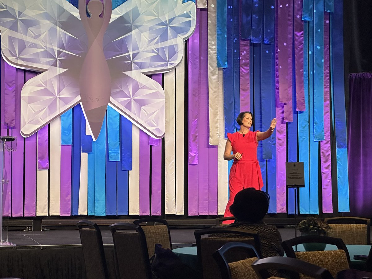 “Nothing of significance is ever accomplished alone.” 

Col. Nicole Malachowski discusses the power of teamwork during her keynote presentation ‘Pushing the Envelope: Being the Best When It Counts’ ✈️

#2023WLClv