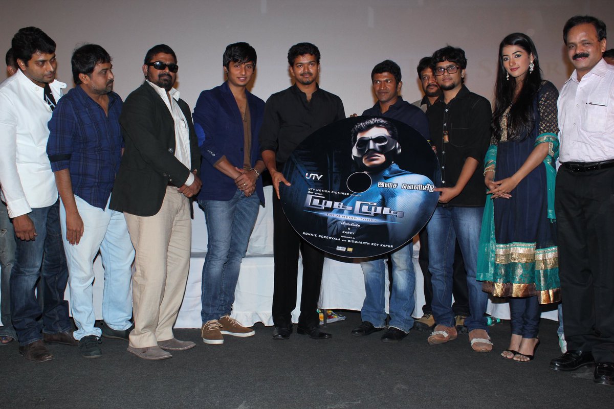 Dhananjayang's tweet image. #ThalapathyVijay with us at #Mugamoodi audio launch, his rare presence for an audio launch. Great memories with #PuneetRajkumar sir too. ⁦@DirectorMysskin⁩ sir ⁦@JiivaOfficial⁩ ⁦@hegdepooja⁩ ⁦@dirlingusamy⁩ sir &amp;amp; we together. 👌❤️🎉
