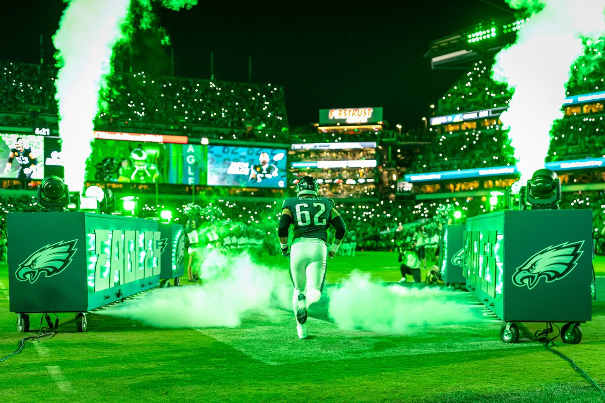 Brookie425's tweet photo. This picture is 🔥. 
Jason Kelce is forever a Philly legend. https://t.co/XS7GxcSReB