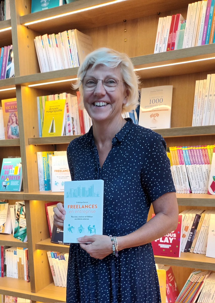 Rendez-vous chez <a href="/dunod_editeur/">Dunod, Armand Colin, InterEditions et Maxima</a>. Toujours aussi émouvant de découvrir son livre en chair et en os #freelance #freelancerevolution