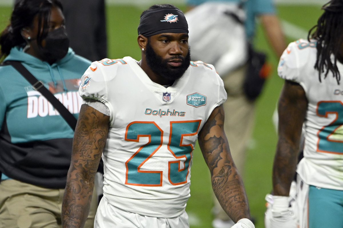 SaycheeseDGTL's tweet photo. NFL player Xavien Howard allegedly has 4 women pregnant at the same time https://t.co/GovfWdRCce