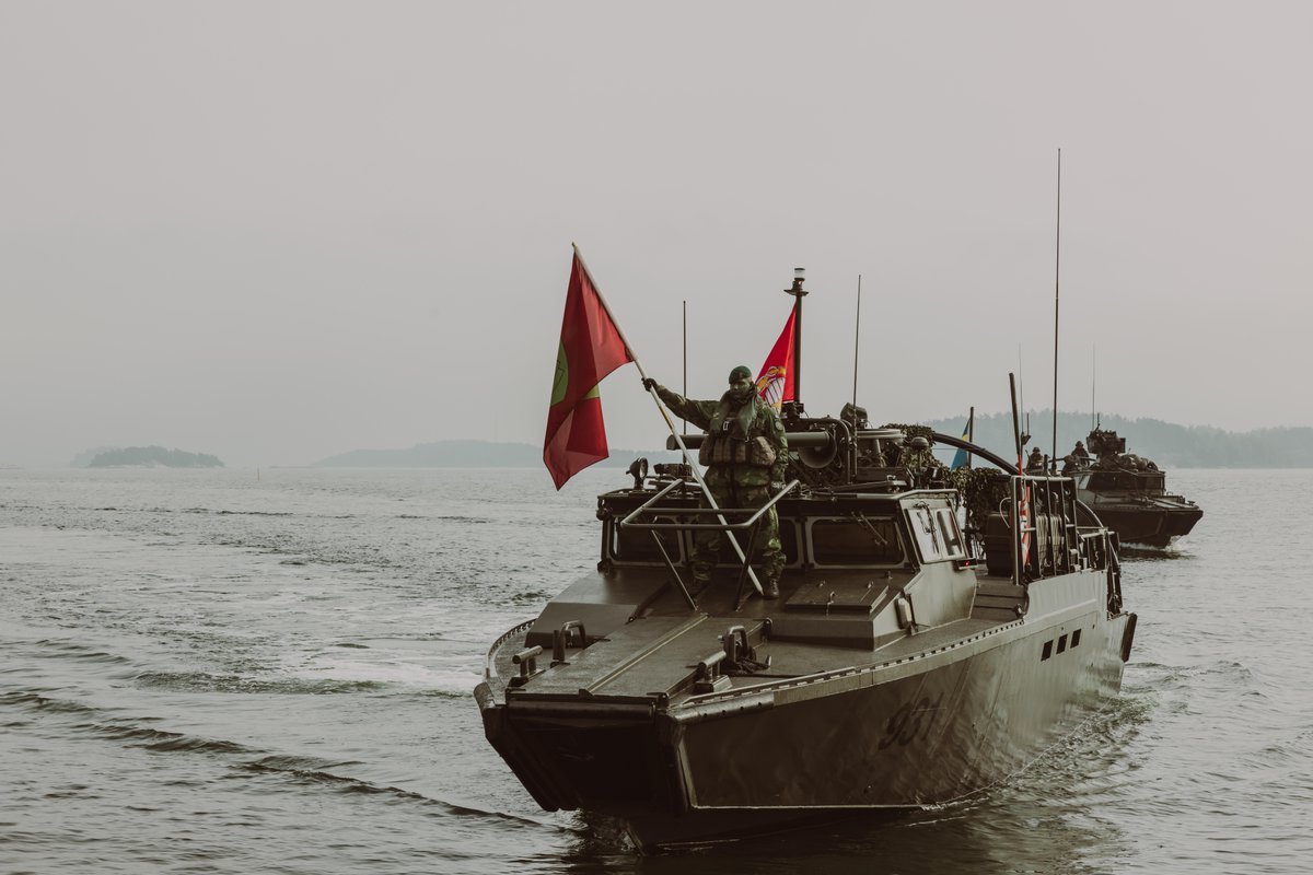 A Swedish Marine rides in a Swedish Combat Boat 90 with U.S. #Marines during Exercise Archipelago Endeavor 23 in Sweden on Sept. 12. 

Exercise Archipelago Endeavor increases operational capability between U.S. Marines and Swedish forces. 

#USMC #AlliesAndPartners