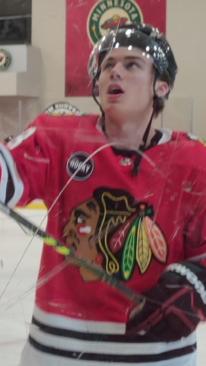 Atch1982's tweet photo. @CRoumeliotis And his 1st unofficial puck flip as a Hawk went to my kid https://t.co/wHUYYAXDhE