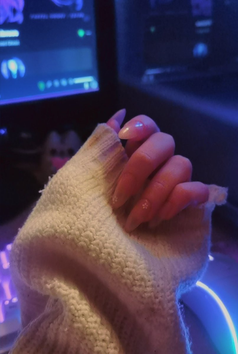 When new nails mean learing how to type and game again TwT