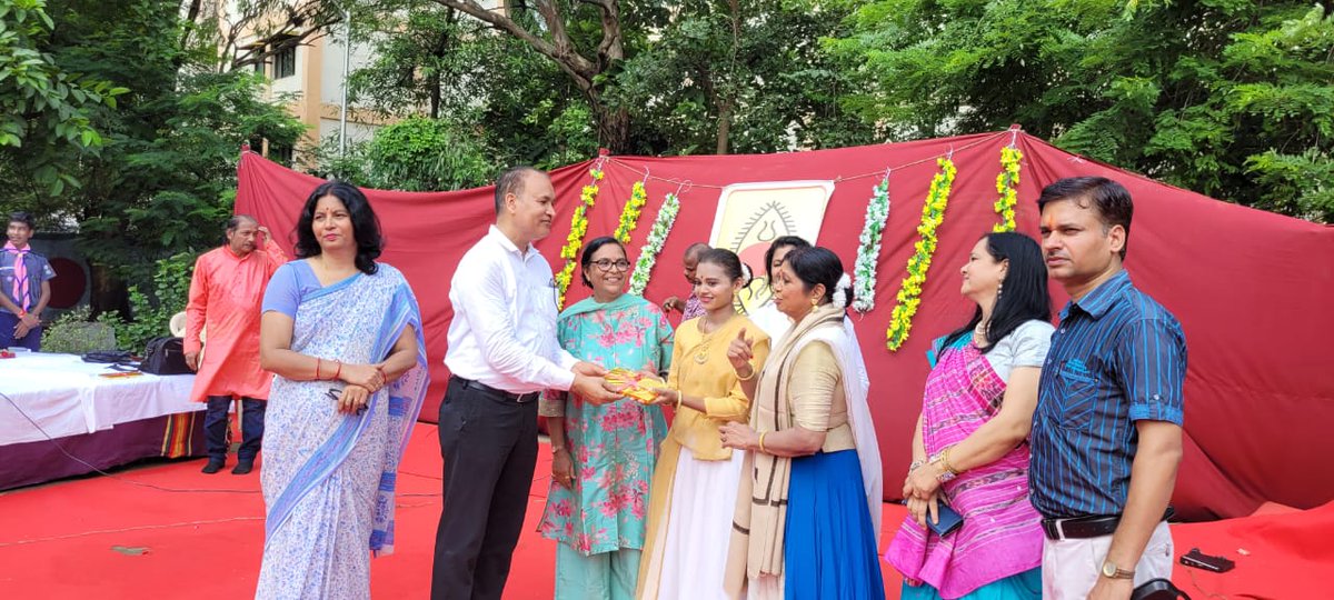koliwadakvk's tweet photo. Spic Macay Program was organised in Vidyalaya  by honorable dance performers and classical music  instrument players to depict Indian classical dance and culture.The Kathak dance presented by Rajshri Shirke and Vaishavi Chavan was really magical  &amp; marvelous..@KVS_HQ 
@KvsMumbai https://t.co/fefz0c2Nd5