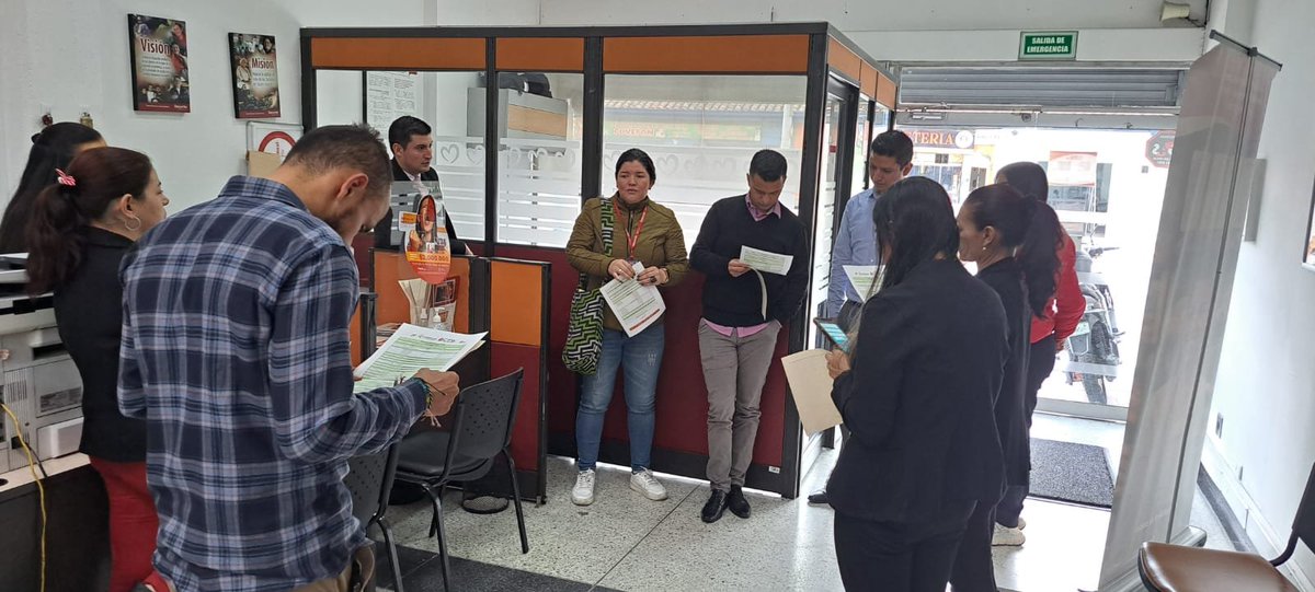 acebnacional's tweet photo. ACEB Bogotá | Trabajadores reciben un informe  de la nueva Convención Colectiva de Trabajo firmada en Bancamía 2023-2025

¡ Unidad garantía de triunfo ! ¡ Afíliate ! ACEB 313 8700509 @cutcolombia @uniamericas https://t.co/qdRl8t9RJE