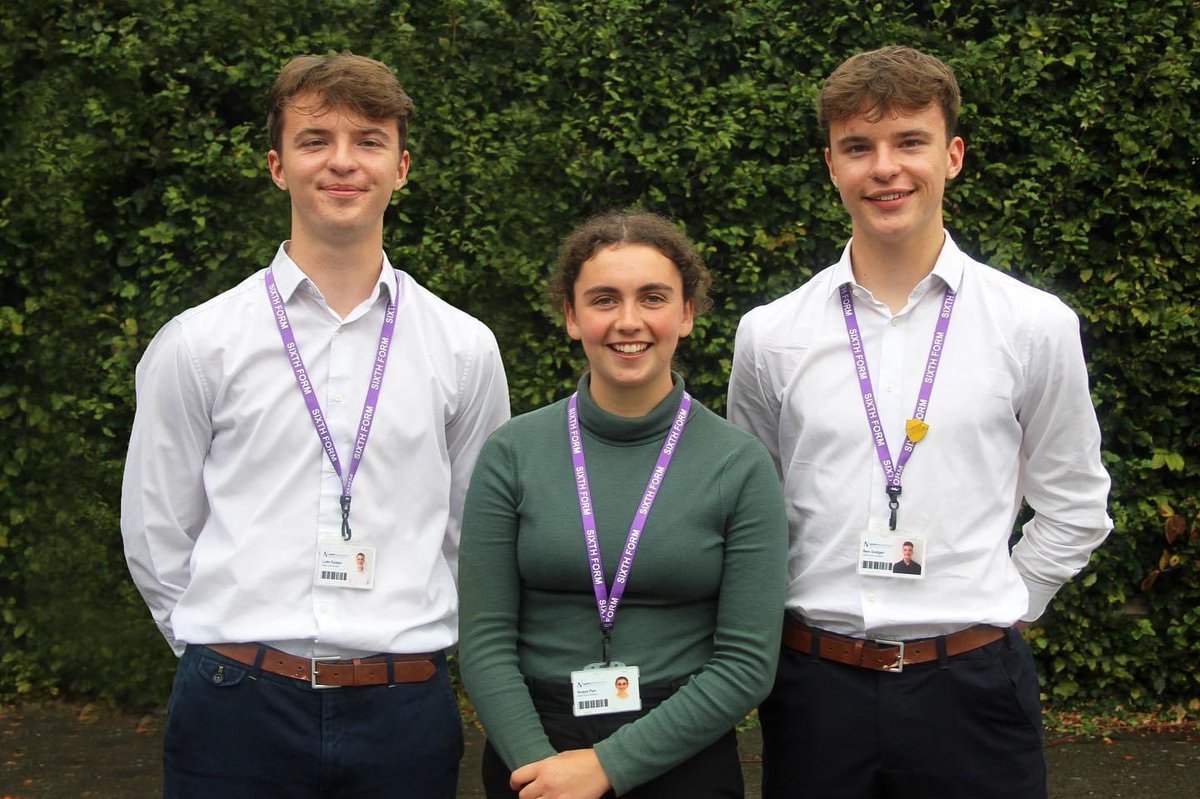 CARE of the highest order here - community, aspiration, respect and endeavour on show in our new Head Students. Very proud to know that these talented individuals will help guide our new year. 💛💙❤️💚 <a href="/NorthBromsgrove/">North Bromsgrove High School and Sixth Form 🌈</a> #teamnorth

northbromsgrove.worcs.sch.uk/News/New-Year-…