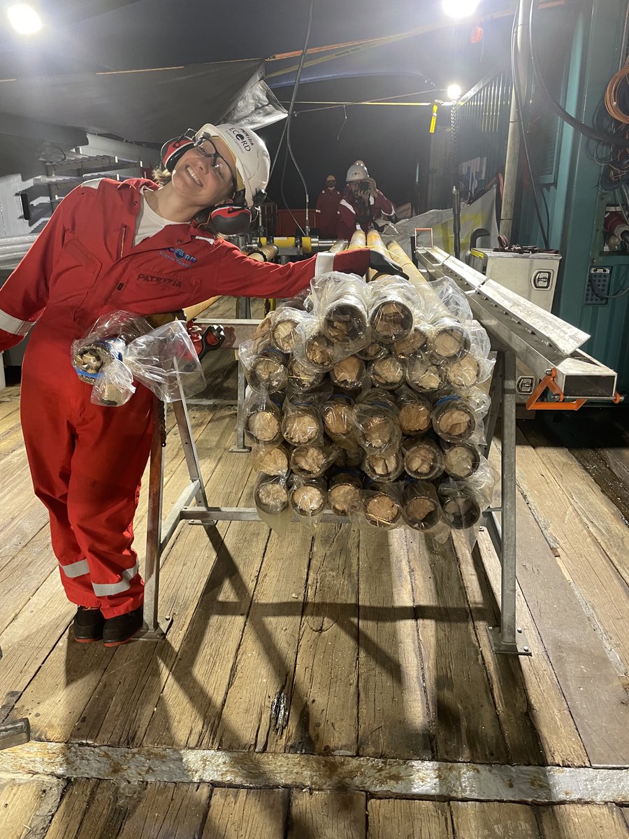 Christina Ravelo tweet media