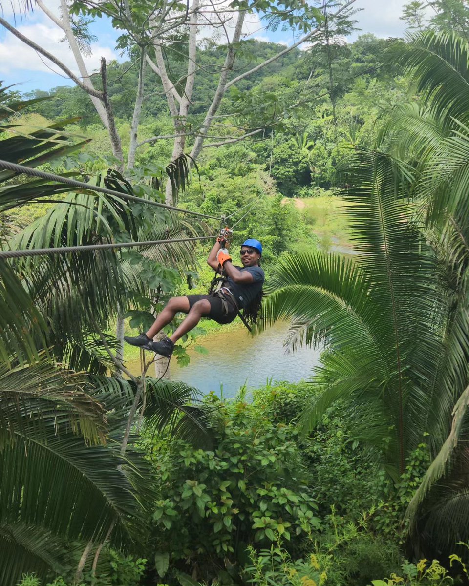Tsquare_24's tweet photo. You Better Belize 🇧🇿 It! 32nd Birthday! #Belize #BelizeCity #SanPedro #Travel #Plane #GreatBlueHole #dolphins 🐬 #jetski #ziplinging #CaveTubing #Family #LiveLife #SimplePhysics https://t.co/2GrM3eDwww