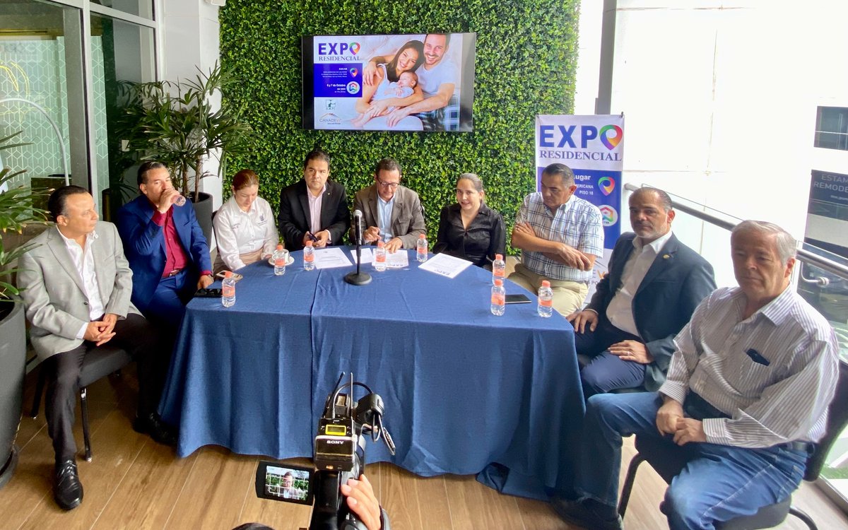 MarioRojasHdz's tweet photo. Nos sumamos a @canadevislp y @ampisanluis para anunciar la #ExpoResidencial que se realizará el 6 y 7 de octubre en el Hotel Fiesta Americana #CreditoInfonavit #InfonavitSLP https://t.co/DhhTtvSjdH
