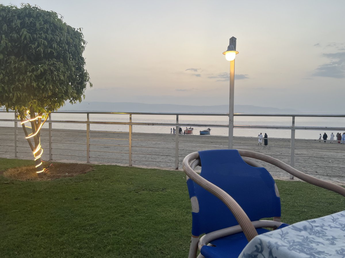 پاکستان کے تینوں بڑے آبی ذخیرے تربیلا ، منگلا اور چشمہ 17 اگست 2023کو ایک ہی دن ایک ساتھ برلب بھرگئے۔ پانی کی دنیا کے لئے یہ ایک بہت بڑی خبر ہے۔ تینوں ذخیروں میں کل ملا کر 13 ملین ایکڑ فٹ پانی جمع ہے جوکہ آنے والی سردیوں میں نہ صرف فصلوں کے لئے دستیاب ہوگا بلکہ بجلی بھی بنے گی۔