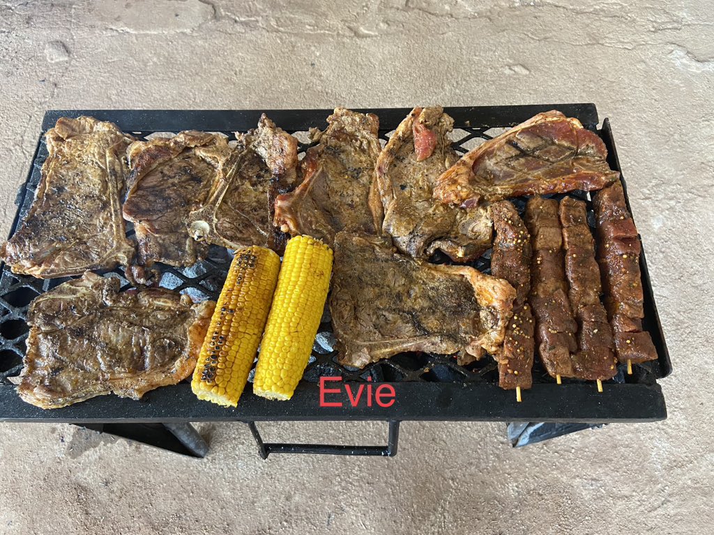 NOKULUN17807167's tweet photo. @webafrica Chop chop
I am the owner of the braai stand when the are family gatherings
I make the food for the whole family
That’s how I chop my way into their hearts ❤️
Also this heritage I will be chop chopping them with some braai meat like always
#YourUltimateConnection https://t.co/OOIALeTgeF