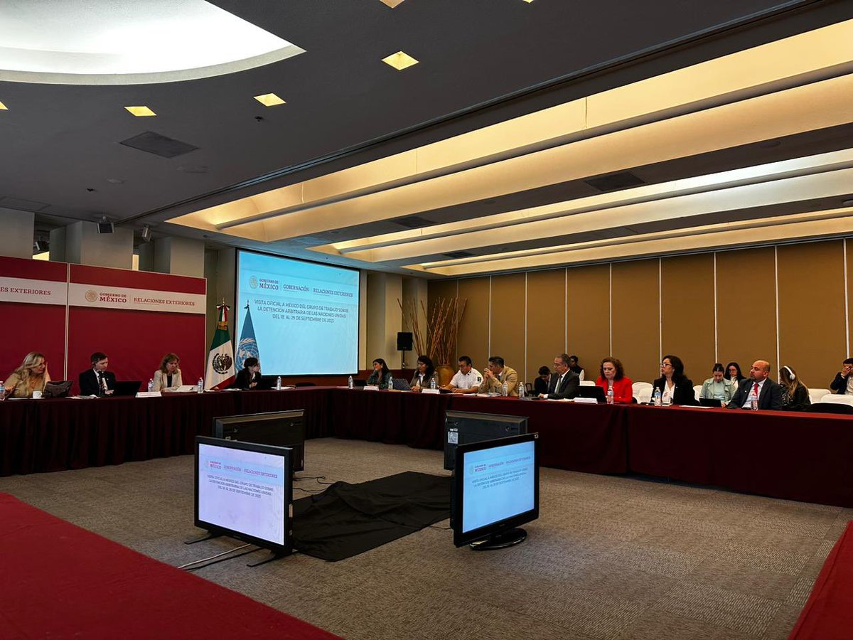 EipCDMX's tweet photo. En el inicio de la jornada el Grupo tuvo la oportunidad de establecer diálogo con dependencias del ámbito federal como:
#UDDH de @SEGOB_mx
@INAMI_mx
#CDPIM de @SEGOB_mx
@CONAVIM_MX
@SIPINNA_MX 🧶 https://t.co/HCoAyKBOZb