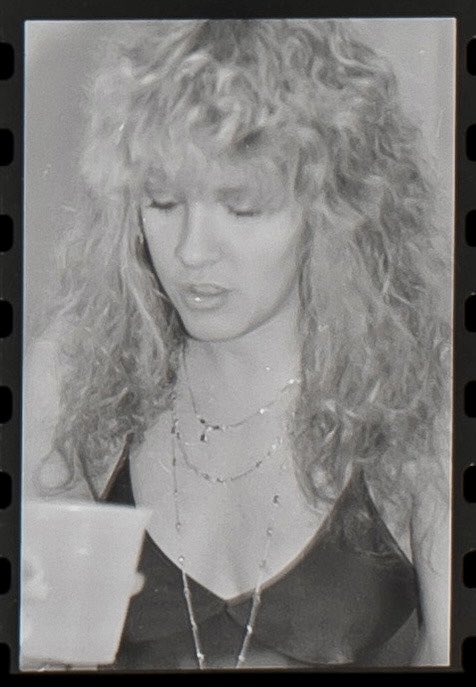 StevieInPhotos's tweet photo. Stevie Nicks backstage, Tusk Tour, 1980 https://t.co/X6VGCFsHy5