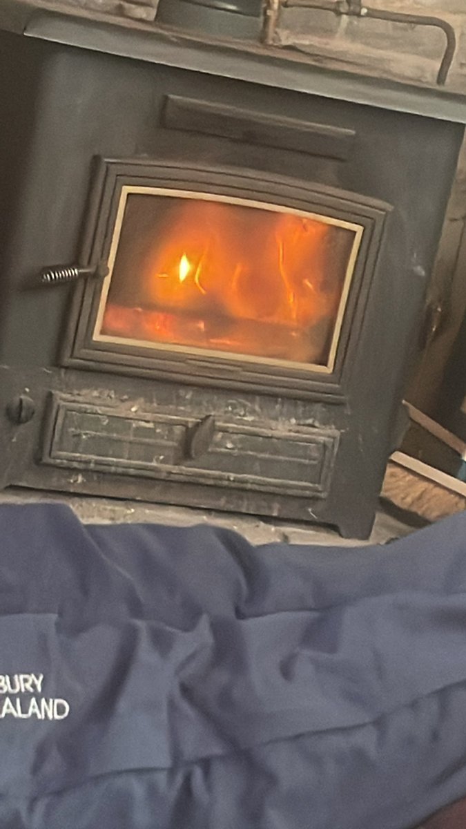 Sarahbrentley2's tweet photo. Cosy night in front of the fire 🔥 autumns arrived 🍂🍁🔥
Have a great evening peeps #Autumn #cosy #nightsin https://t.co/QR7tddwAjE