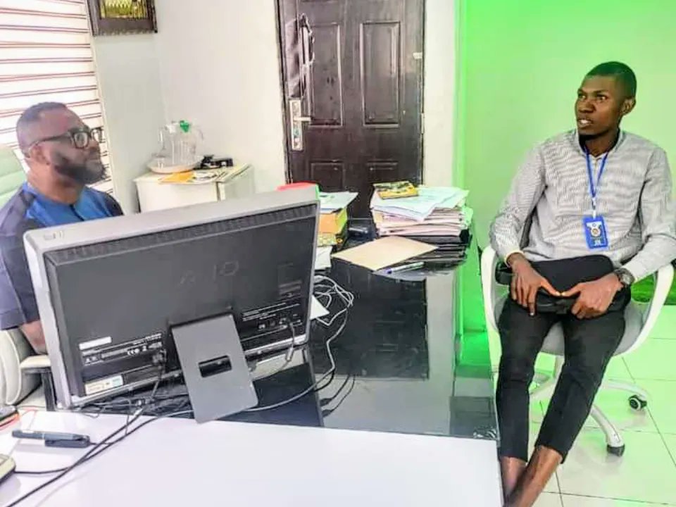 YaliAbiaNetwork's tweet photo. YALI ABIA NETWORK led by the state coordinator, @MarkfredAkachi embarked on a remarkable visit to the visionary Engr. Dr. @PastraEtie , the Ceo/Founder of @bemsInstitute Bems group.  Engaged on discussions on innovation, youth engagement, community development, sustainable .. https://t.co/xm8U4hbwxK