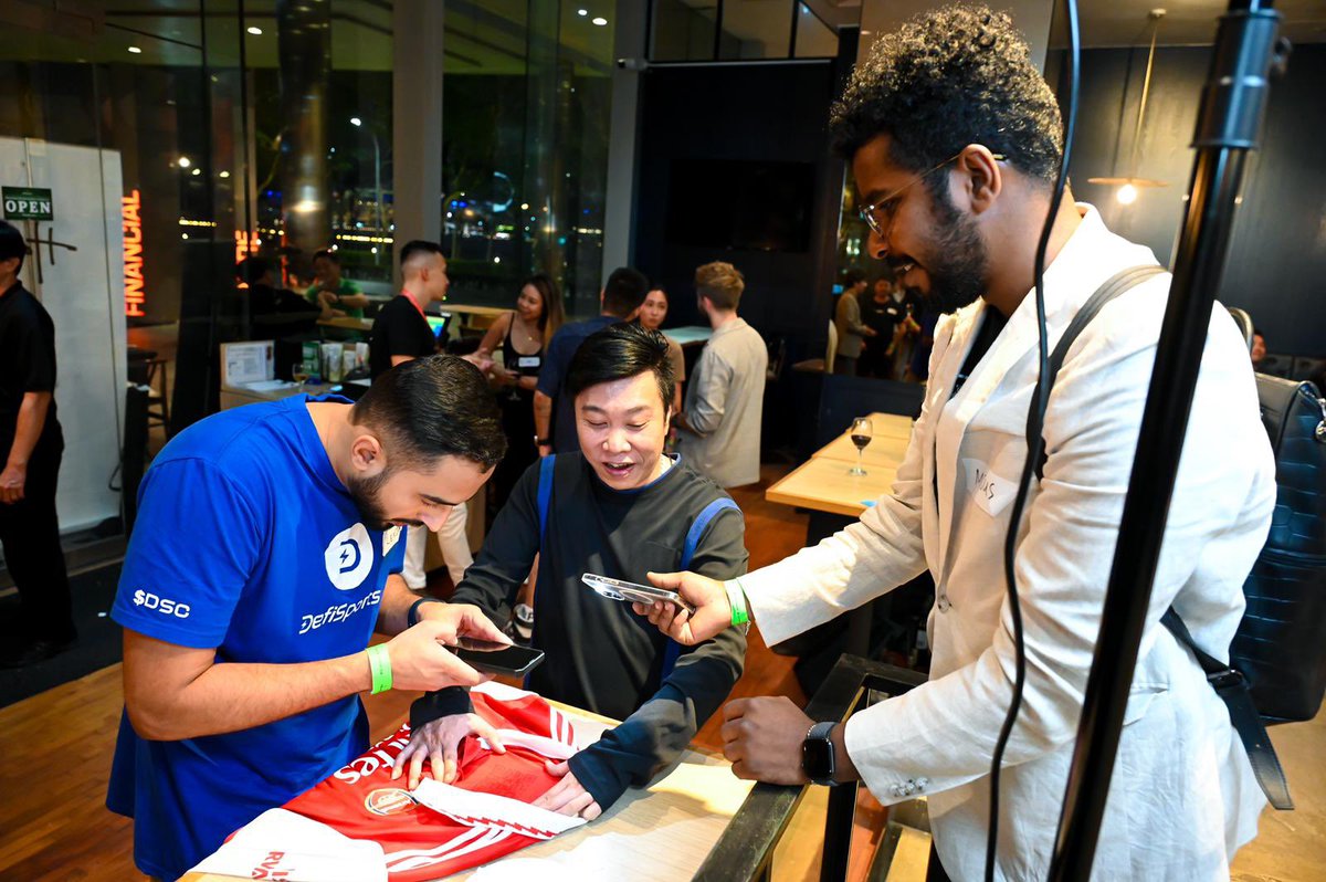 DefiSportsCoin's tweet photo. 🟦We co-hosted 'Connecting The Dots' in Singapore with @DTCGroup_, delivered the 1st (RWA) Arsenal NFT to the new owner. 

Also our presence at Token2049 connected us with industry leaders, boosting exposure and showcasing our platform! 🚀 

#Defisports #NFTs #Token2049 #Sports https://t.co/M49Qww85Xm