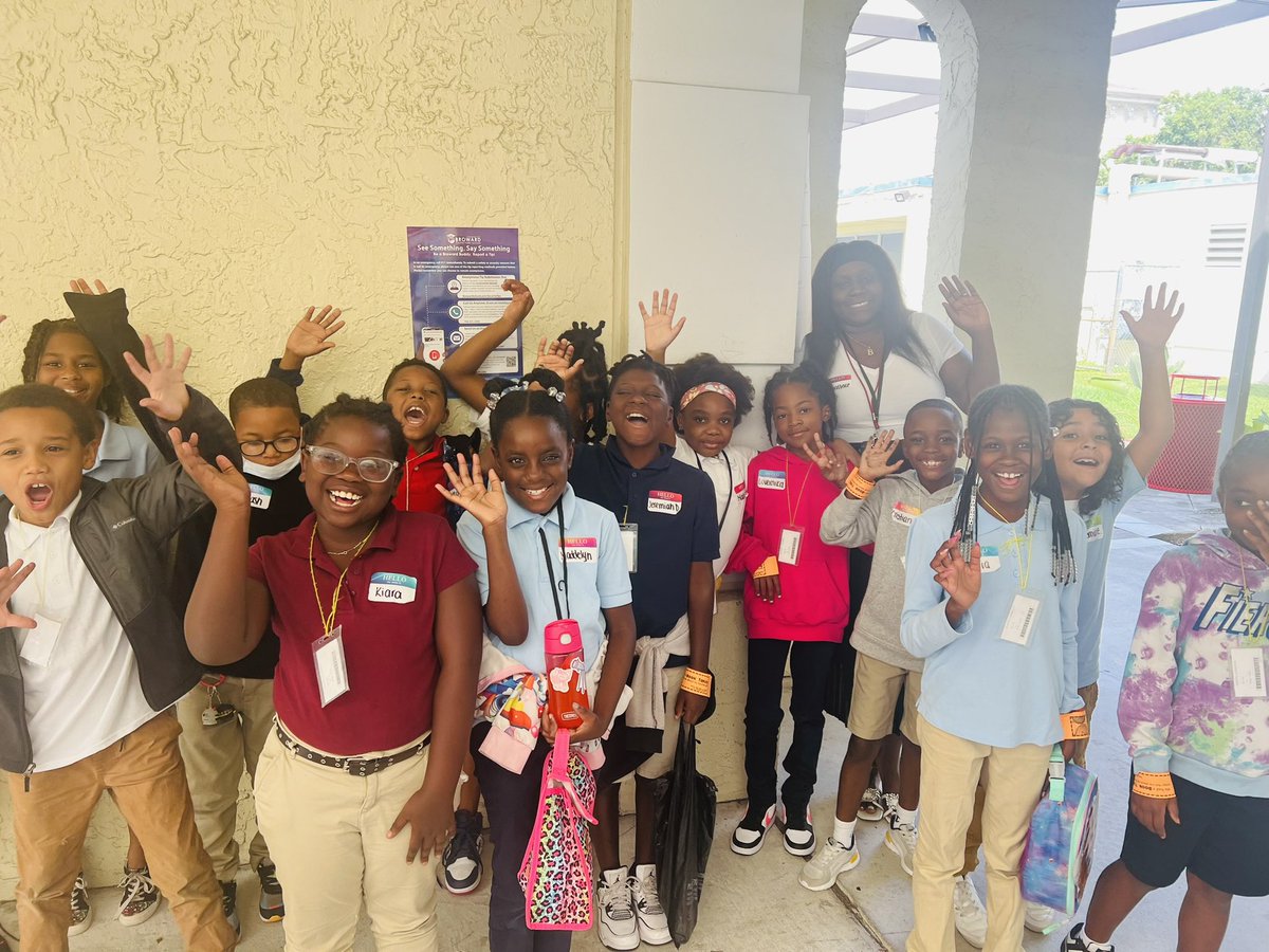 HeilangePorcena's tweet photo. Itβs Peace Week at North Side! Students enjoyed meeting new friends on Say Hello Monday! @browardschools @BcpsCentral_ @bcpsleonardi @QaiyimKaia @BCPSStudentServ @DrGHarrigan #PeaceWeek2023 @ChoozPeace #choozpeace #browardprevention #leadingthechange #LIVEUNITEDBroward https://t.co/PjQjDAiLMy