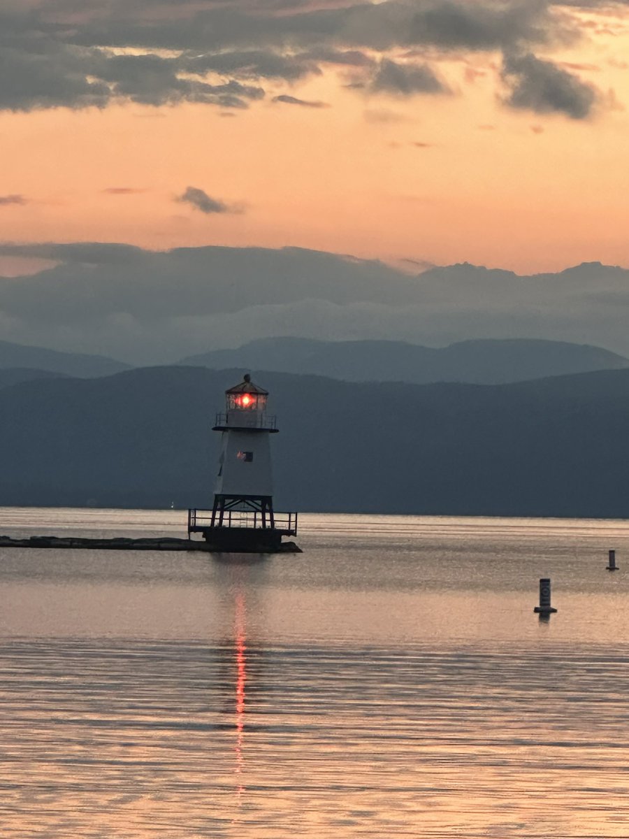 #BurlingtonVT #LakeChamplain #FallLooms