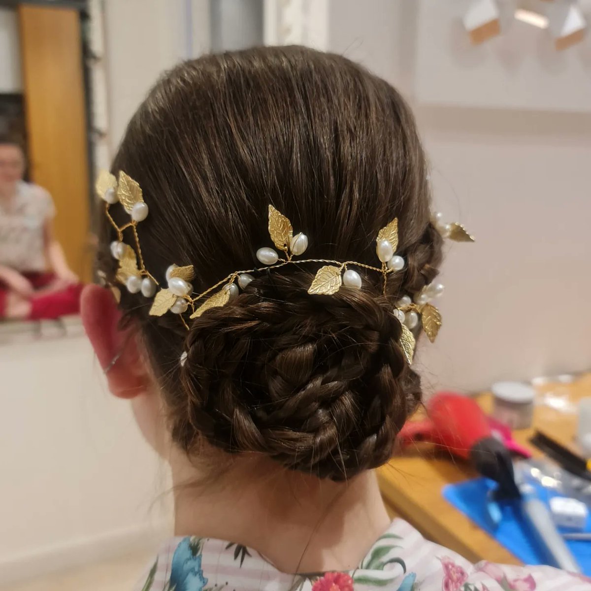 priclaudia's tweet photo. Um lindo penteado passando pelo seu feed! Amo quando as clientes trazem inspirações e me deixam criar! Penteado para a formatura da linda @camilacrniel 
#penteadofesta 
#vilaleopoldina 
#vilaleopoldinasaopaulo 
#vilaleopoldinasãopaulo 
#vilaleopoldinasp https://t.co/vXpEReJniO