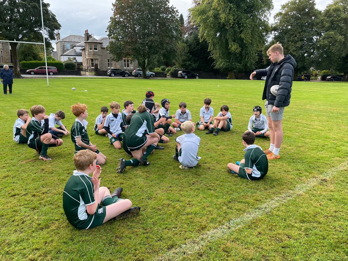 Great weekend of rugby against @KA_PhysEd. 🏉 8 matches 🥇over 125 pupils playing 🏆almost 85% of J6 and Transitus choosing to represent the School 🏅80% of S1 boys played Lots of smiles and effort from the teams from both schools. @StColSchool @firstpointusa #wearestcolumbas