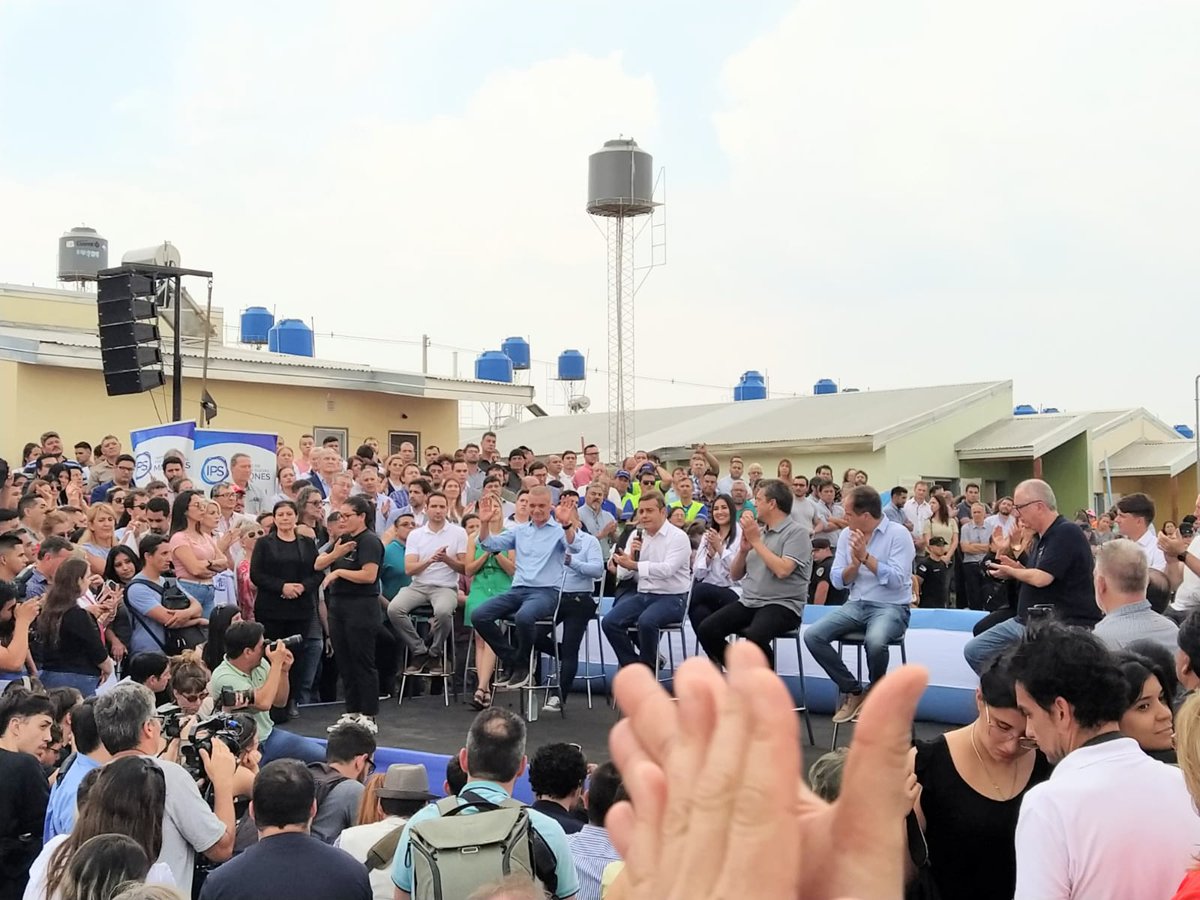ADOMIS_Misiones's tweet photo. el Gdor electo  @passalacquaok entre otros. Massa resaltó la necesidad de seguir apostando a un estado presente en obras, q piensa, sostiene y apuesta a un modelo de igualdad e inclusión social. Somos parte del escenario político de definiciones colectivas para los trabajadores https://t.co/voN2iWLHBu