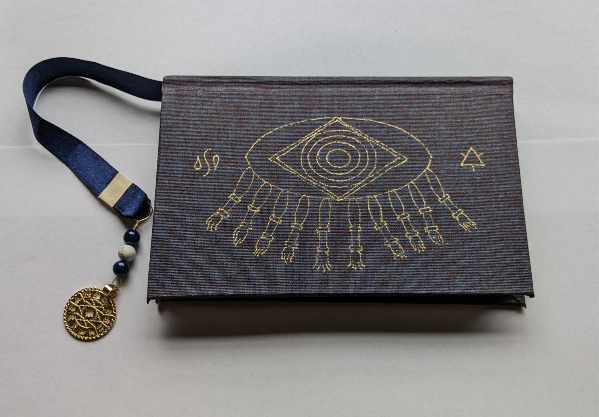Millenni_Em's tweet photo. Look how beautiful!!!! My dear friend made a handmade book of one of my fanfictions!! She chose every detail! They are so amazing!!! I am so honored!!! 

💙✨💙✨💙✨💙✨💙

#witchhatatelier #Δ帽子 https://t.co/DOoq6b7MLC