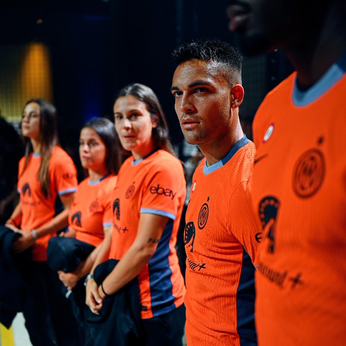 RESMI: JERSEY KETIGA INTER MUSIM 2023/24

Rate 1-10 gaes?