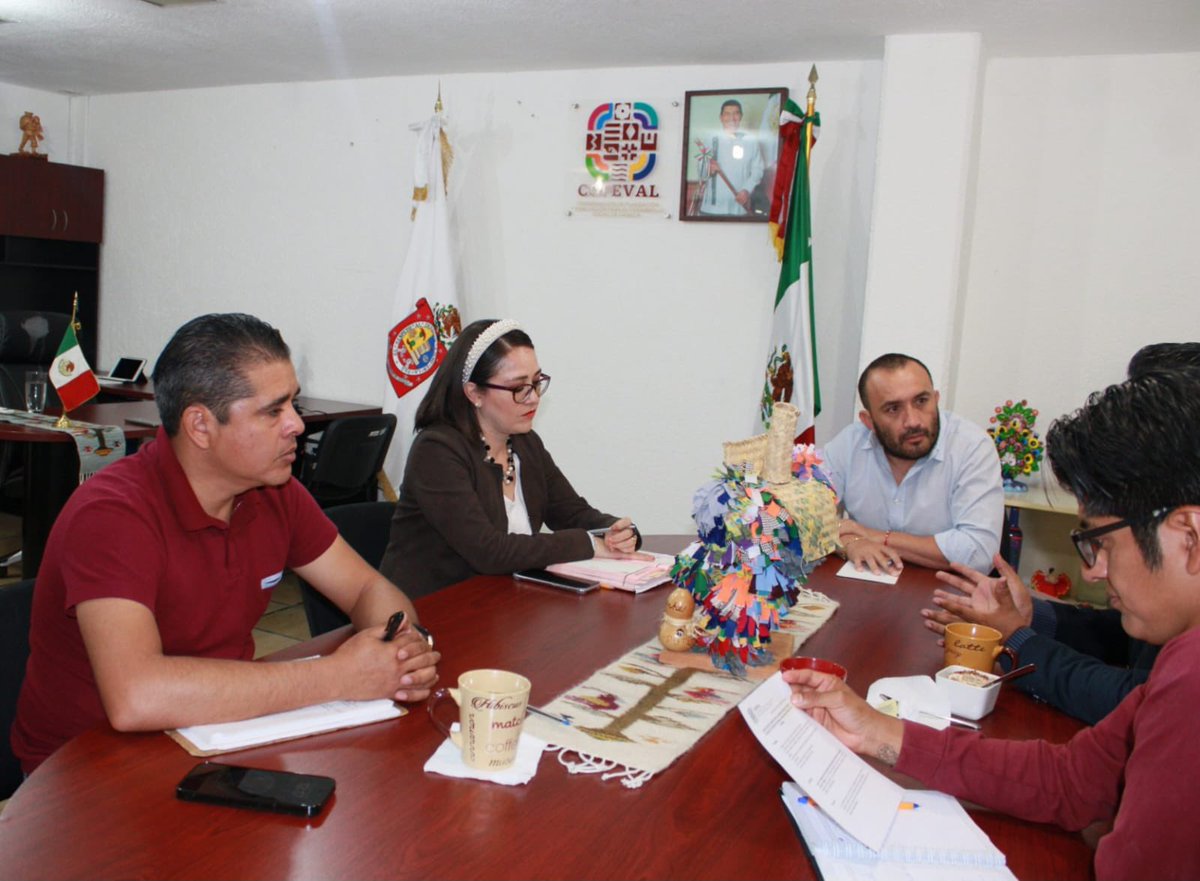 ElpidioJeal's tweet photo. Me reuní con el Lic. Gerson Baruc Carlos Robles Rector de la @utsierrasuroax para dar seguimiento al convenio firmado con la #COPEVAL para la colaboración en la traducción a lenguas maternas del catálogo de servicios, acciones y programas sociales del @GobOax.
@salomonj https://t.co/BUTbF1gQfk