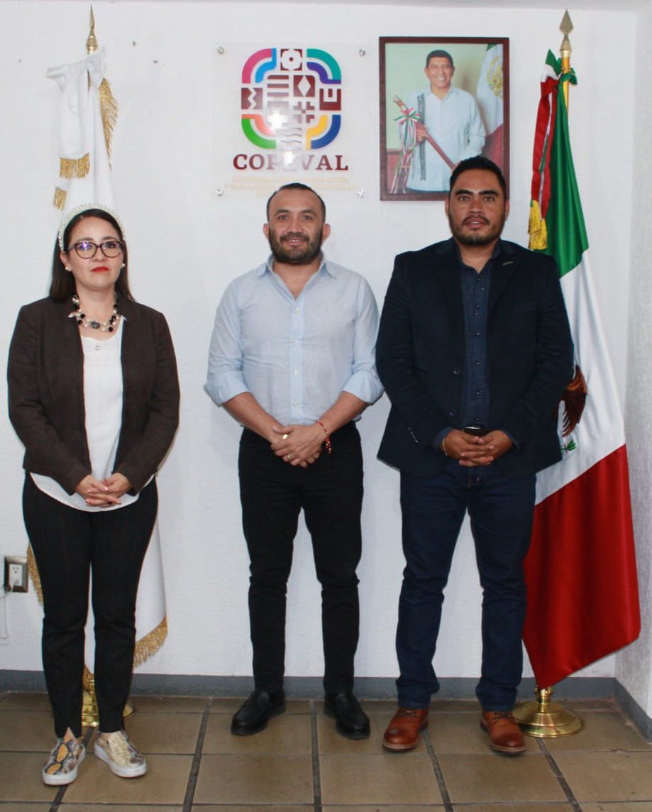 ElpidioJeal's tweet photo. Me reuní con el Lic. Gerson Baruc Carlos Robles Rector de la @utsierrasuroax para dar seguimiento al convenio firmado con la #COPEVAL para la colaboración en la traducción a lenguas maternas del catálogo de servicios, acciones y programas sociales del @GobOax.
@salomonj https://t.co/BUTbF1gQfk