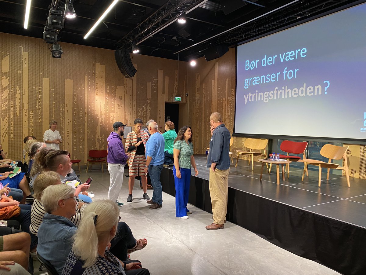 Tak til @brobyggerne for dagens arrangement om ytringsfrihed i smukke omgivelser på dokk1. Samt interessante deltagere: <a href="/ninapalesabonde/">Nina PB</a>, <a href="/JakovoHoHo/">Jakob vH. Holtermann</a> og <a href="/StenSchM/">Sten Schaumburg-Müll</a> . Skøn blanding af jura, filosofi og realpolitik.