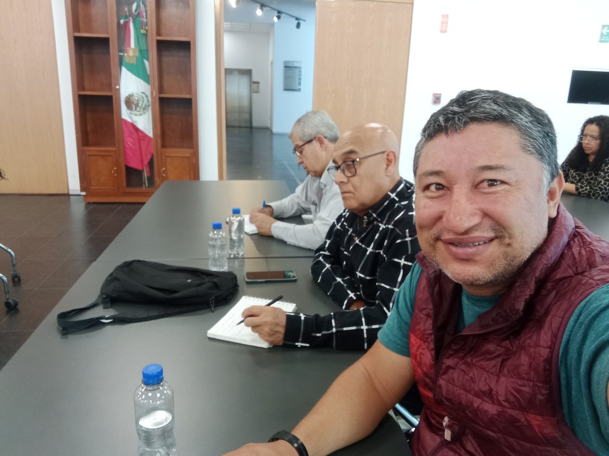 El día de hoy se llevó a cabo una mesa de trabajo de la sociedad civil con los diputados de la comisión de movilidad y tránsito, dónde se pidió continuar con el análisis y se mostró  el avance que se tiene por parte de los ciudadanos. Se expuso un recuento de la historia que 1/4